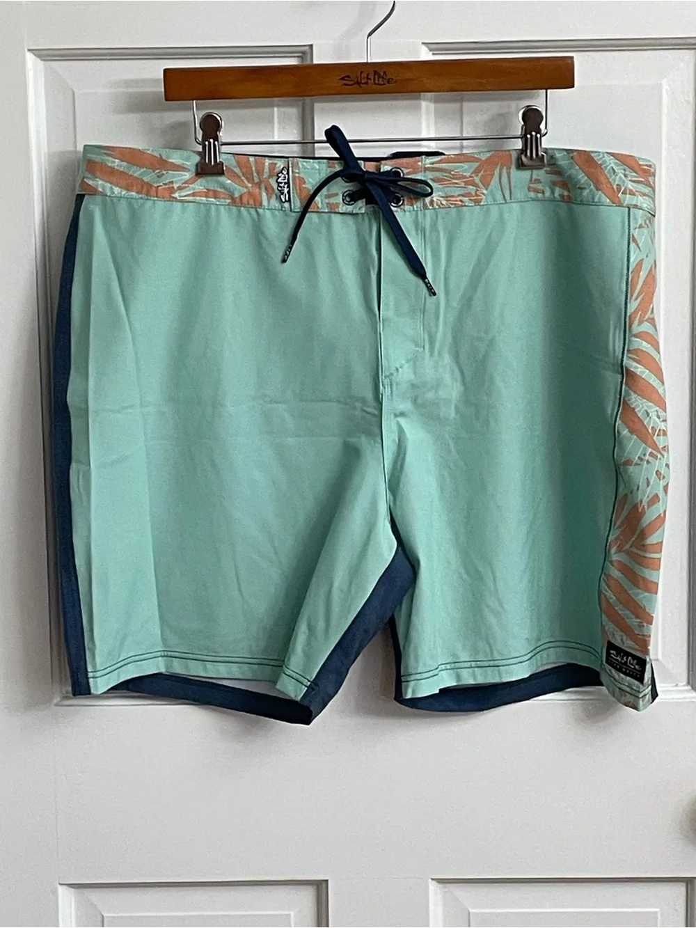 Salt Life Men’s Seafoam & Coral Trim Board Shorts